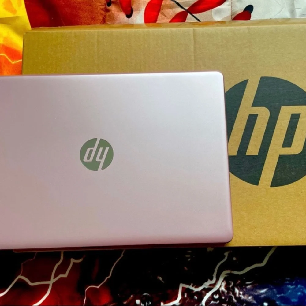 LIKE NEW ROSE GOLD HP WITH CHARGER AND BOX . USED ONCE